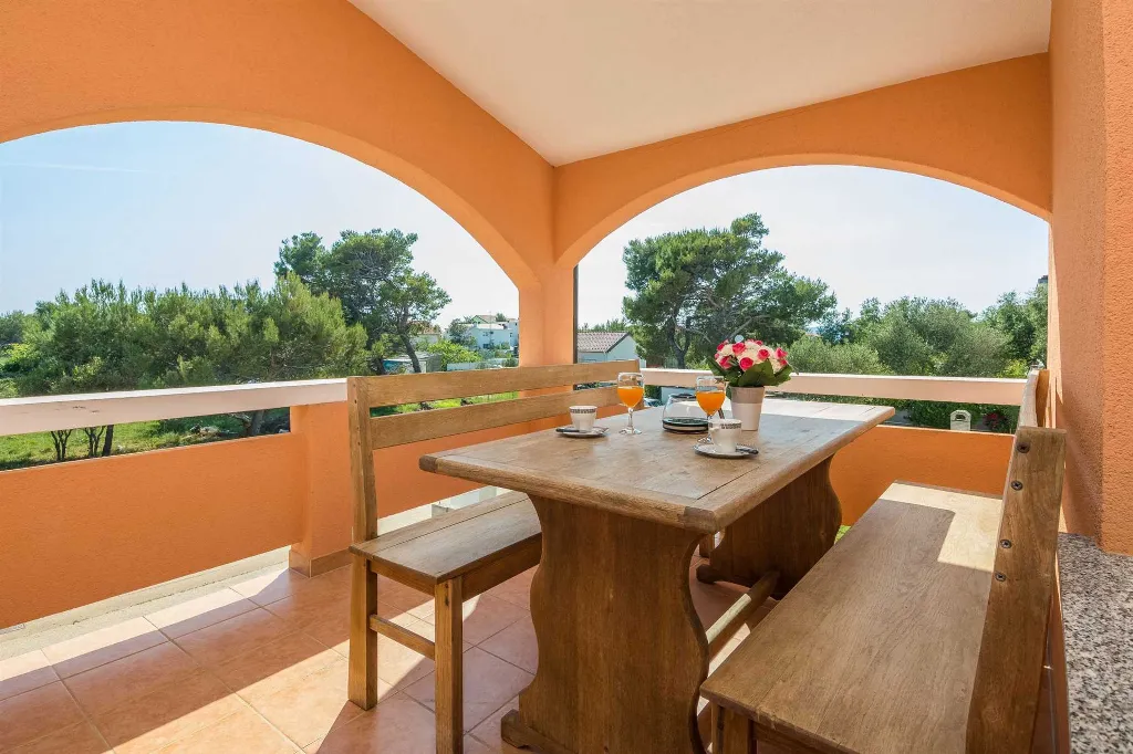 Vir Apartment for 2–4 Guests with Balcony