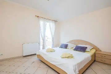 Vir Apartment for 2–4 Guests with Balcony