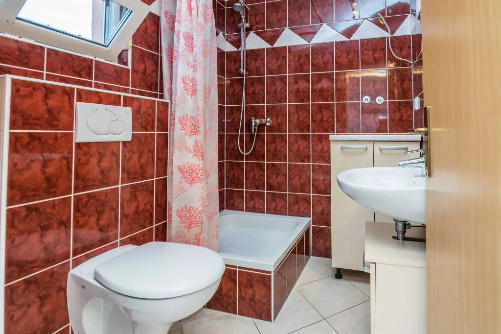 Vir Apartment for 2–4 Guests with Balcony