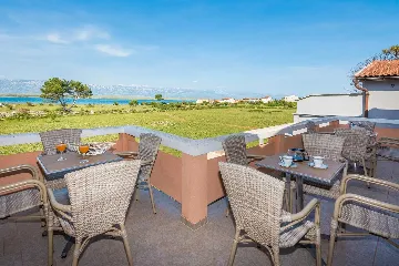 Vir Apartment for 2–4 Guests with Balcony