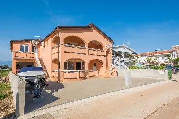 Vir Apartment for 2–4 Guests with Balcony