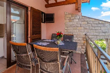 1BR Apartment in Vir for 2–4, 400 m to Sea