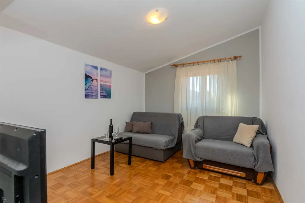 1BR Apartment in Vir for 2–4, 400 m to Sea