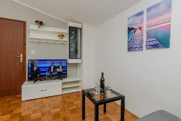 1BR Apartment in Vir for 2–4, 400 m to Sea