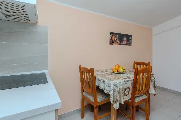 1BR Apartment in Vir for 2–4, 400 m to Sea