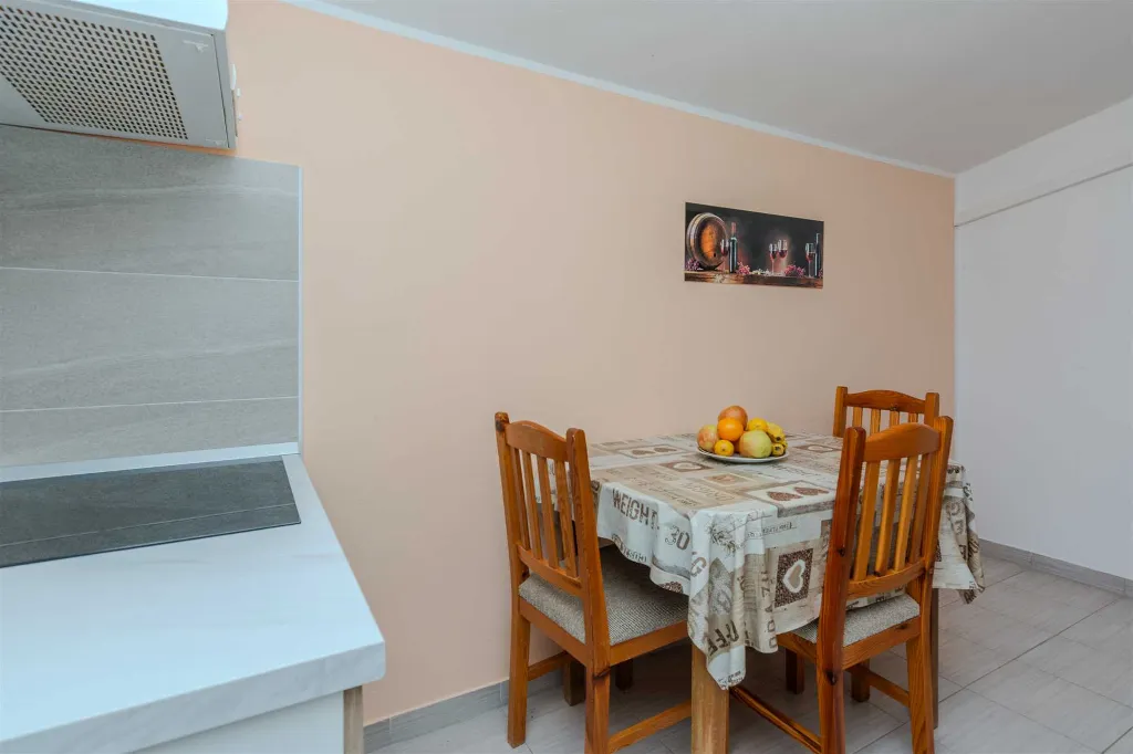 1BR Apartment in Vir for 2–4, 400 m to Sea