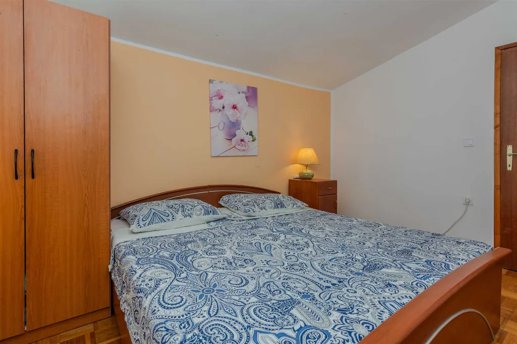 1BR Apartment in Vir for 2–4, 400 m to Sea
