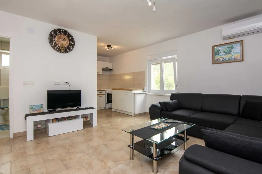 Apartment in Vir for 4–6 Guests, Partial Sea View