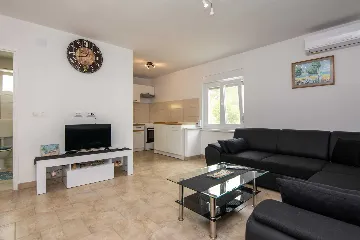 Apartment in Vir for 4–6 Guests, Partial Sea View