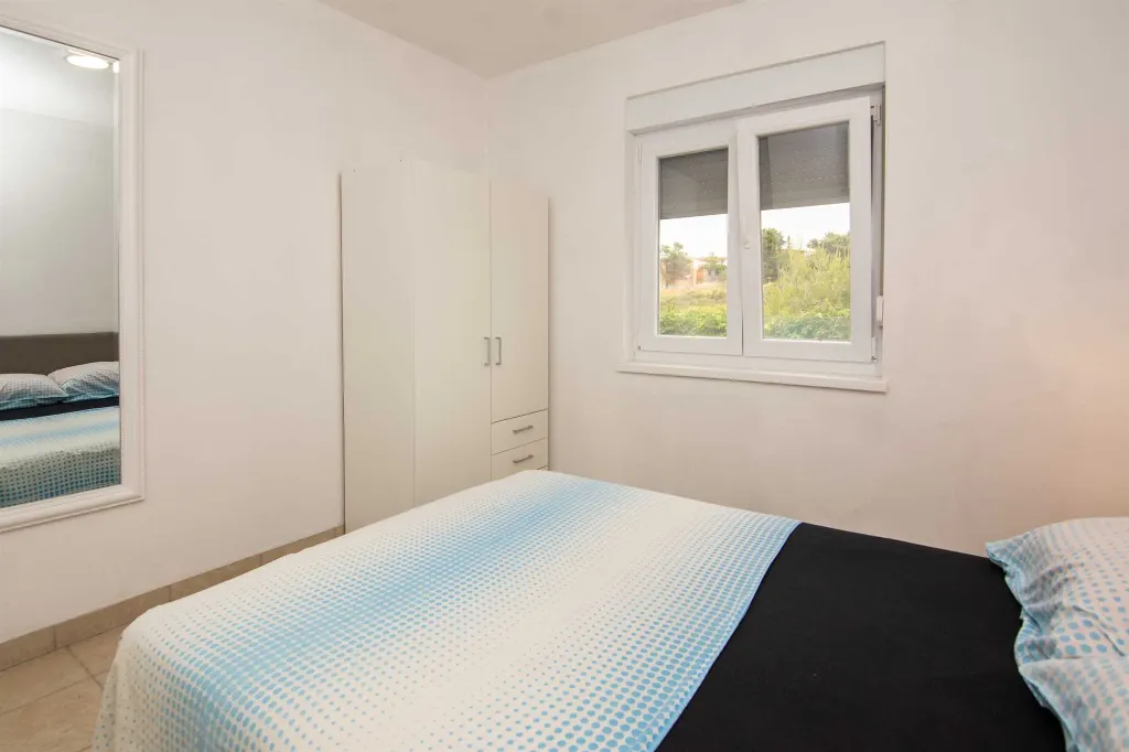 Apartment in Vir for 4–6 Guests, Partial Sea View