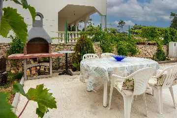 Apartment in Vir for 4–6 Guests, Partial Sea View