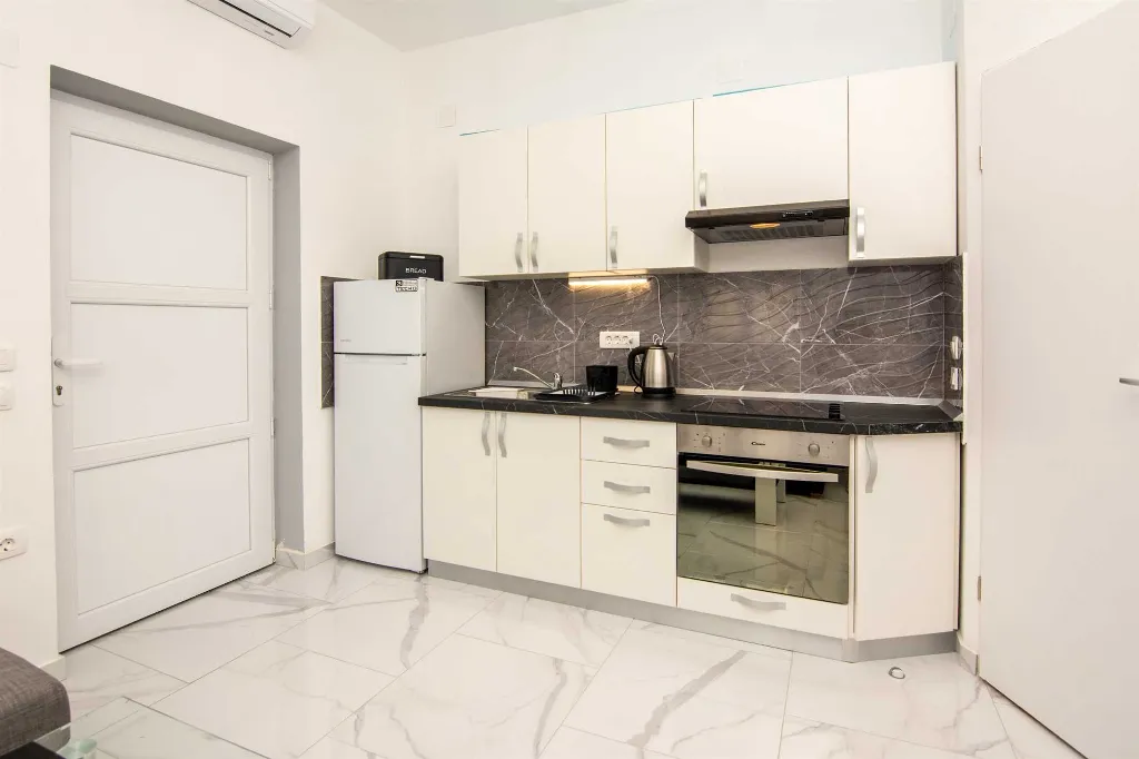 Vir Apartment for 2 with Partial Sea View