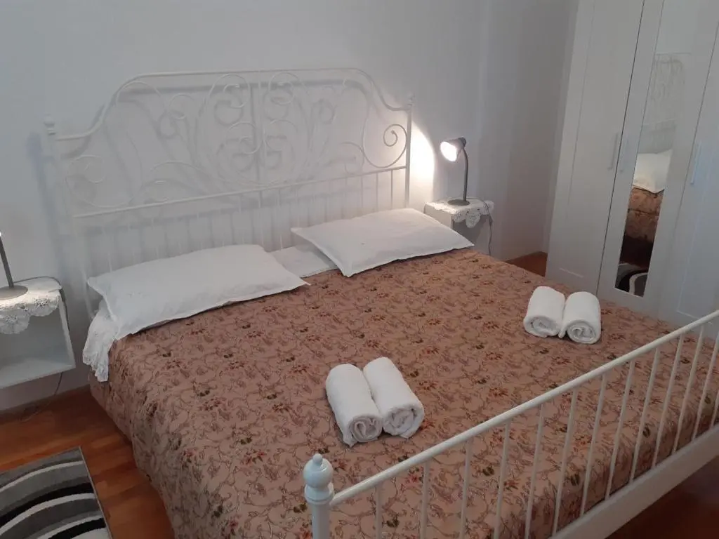 Apartment in Privlaka for 4 Guests with Balcony