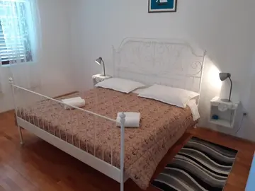 Apartment in Privlaka for 4 Guests with Balcony