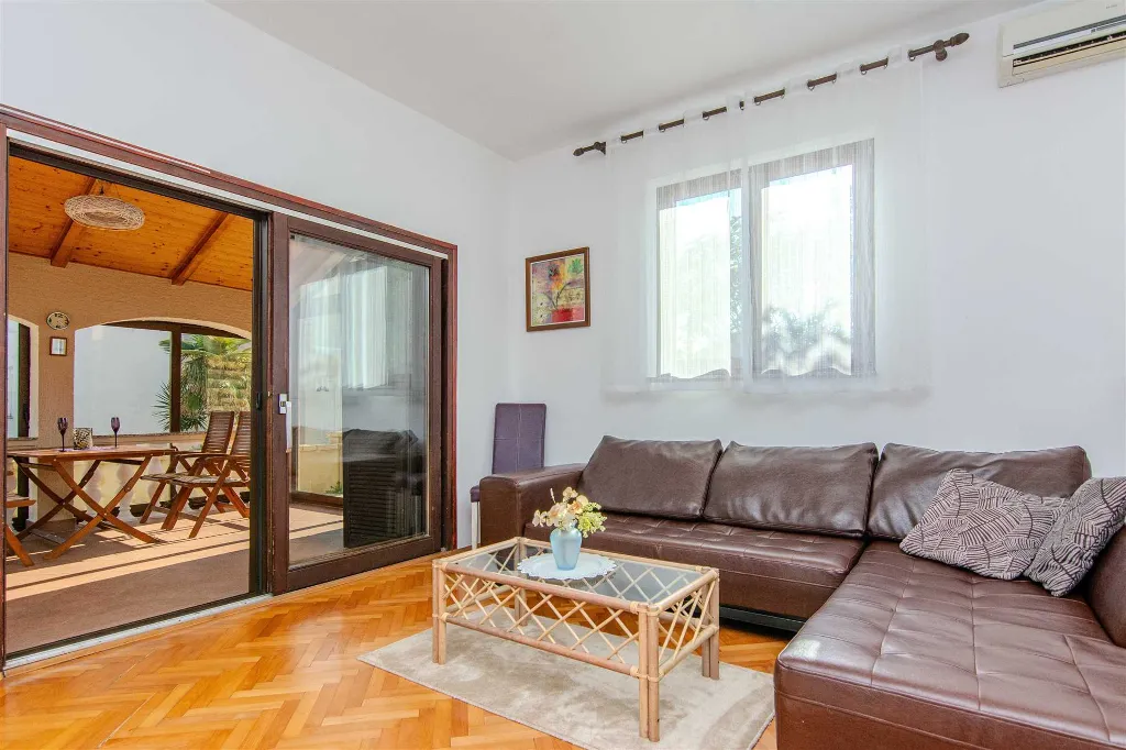 Privlaka Holiday House for 4 Guests, 200 m from Beach
