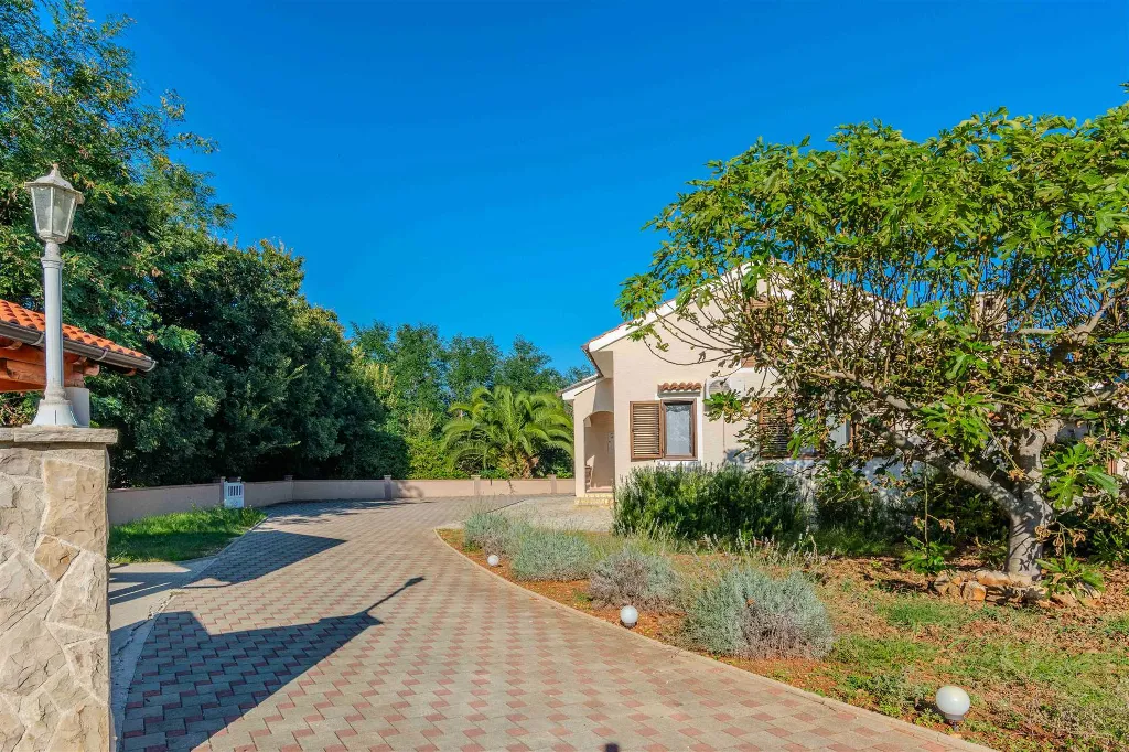 Privlaka Holiday House for 4 Guests, 200 m from Beach