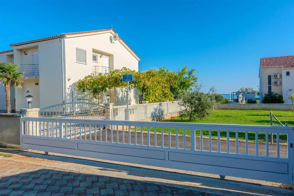 Privlaka Holiday House for 4 Guests, 200 m from Beach