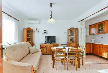 3-Bedroom Apartment in Vir for 6 Guests