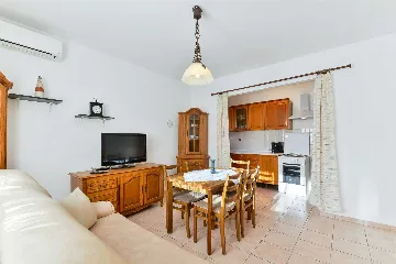 3-Bedroom Apartment in Vir for 6 Guests