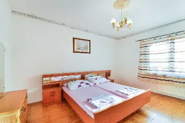 3-Bedroom Apartment in Vir for 6 Guests