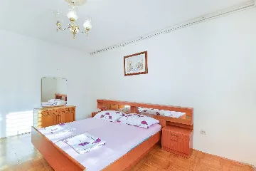 3-Bedroom Apartment in Vir for 6 Guests