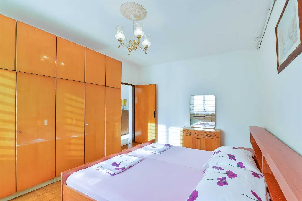 3-Bedroom Apartment in Vir for 6 Guests