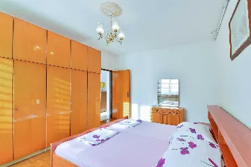 3-Bedroom Apartment in Vir for 6 Guests
