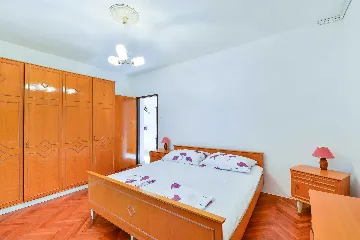 3-Bedroom Apartment in Vir for 6 Guests