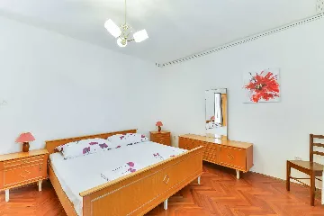 3-Bedroom Apartment in Vir for 6 Guests