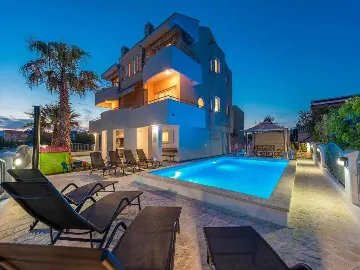 4-Bedroom Villa in Privlaka for 8–10 Guests