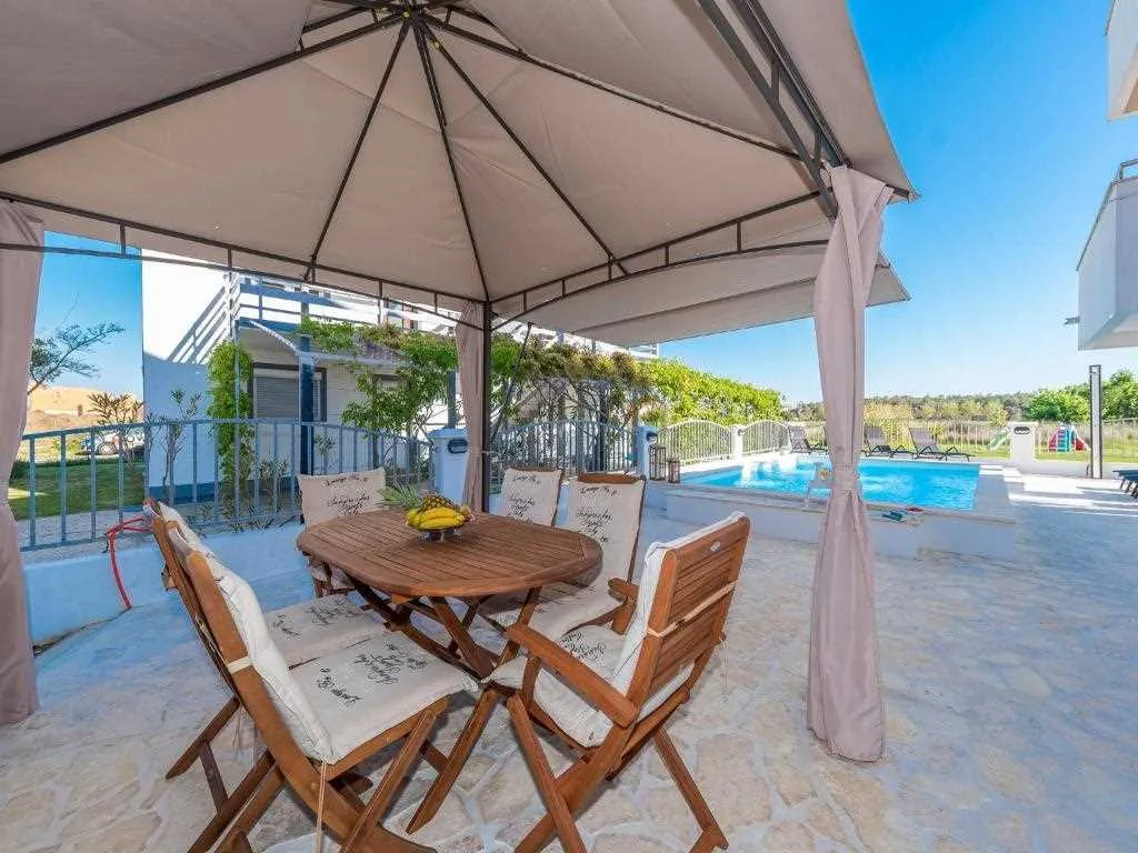 4-Bedroom Villa in Privlaka for 8–10 Guests