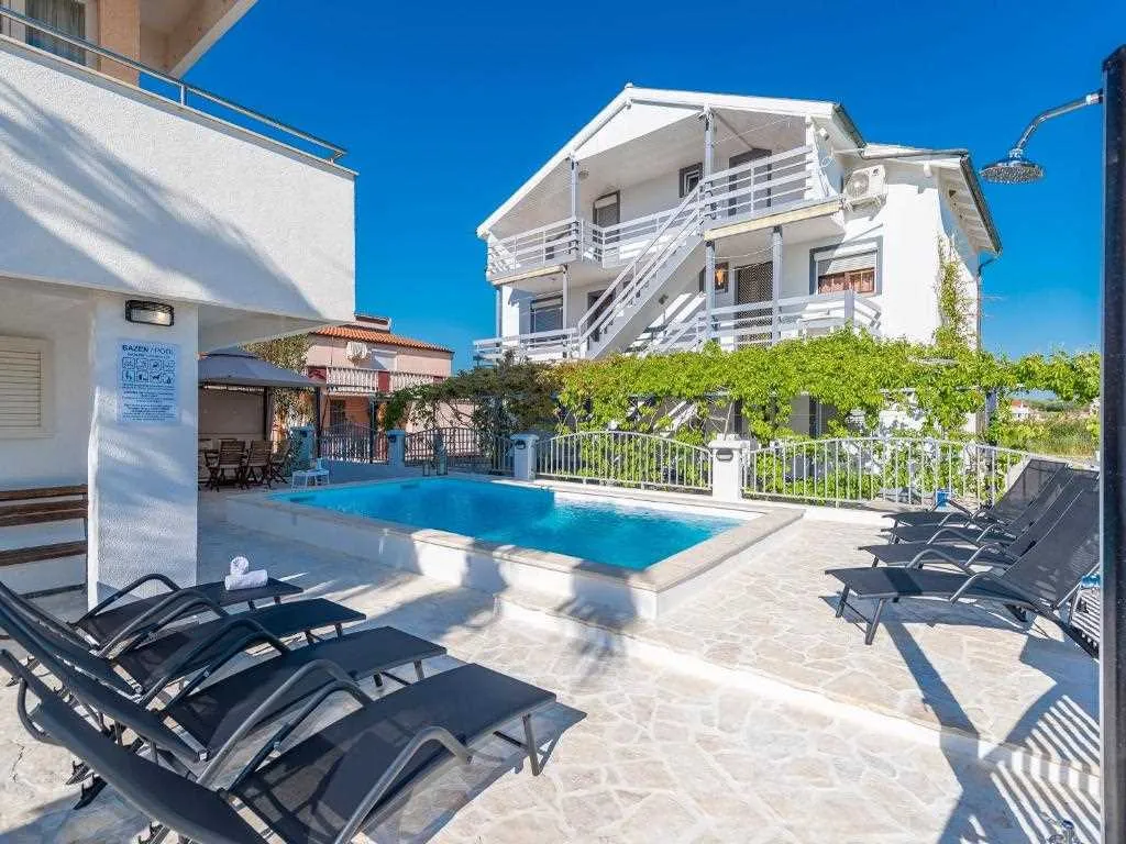 4-Bedroom Villa in Privlaka for 8–10 Guests