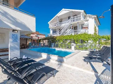 4-Bedroom Villa in Privlaka for 8–10 Guests