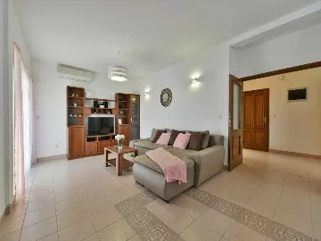 4-Bedroom Villa in Privlaka for 8–10 Guests