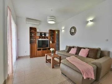4-Bedroom Villa in Privlaka for 8–10 Guests