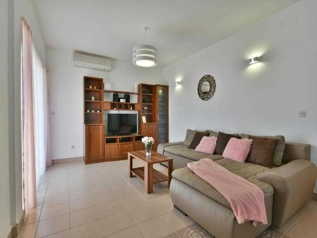 4-Bedroom Villa in Privlaka for 8–10 Guests
