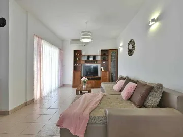 4-Bedroom Villa in Privlaka for 8–10 Guests