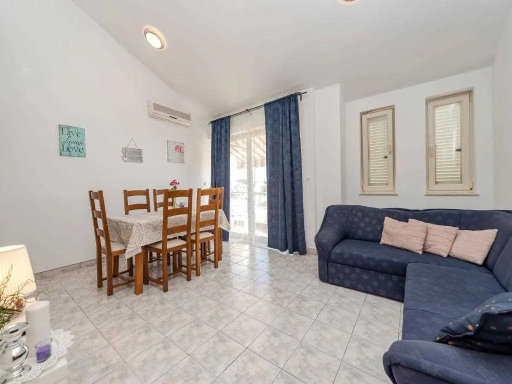 4-Bedroom Villa in Privlaka for 8–10 Guests