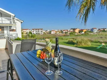 4-Bedroom Villa in Privlaka for 8–10 Guests