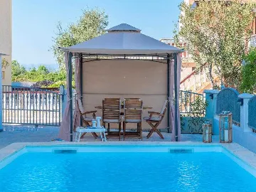 4-Bedroom Villa in Privlaka for 8–10 Guests