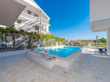 4-Bedroom Villa in Privlaka for 8–10 Guests