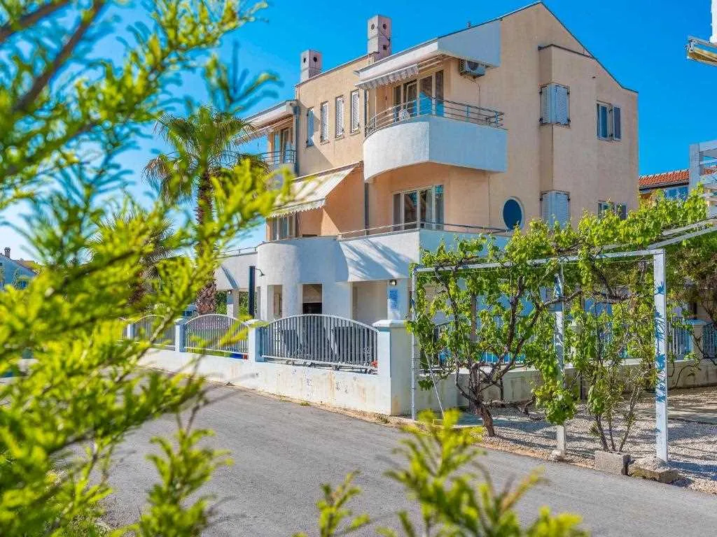 4-Bedroom Villa in Privlaka for 8–10 Guests