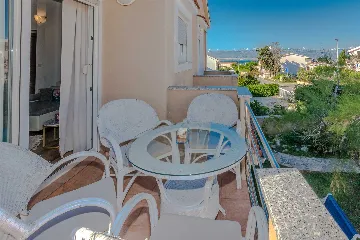 Vir 1-Bedroom Apartment for Up to 4 Guests