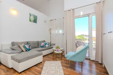 Vir 1-Bedroom Apartment for Up to 4 Guests