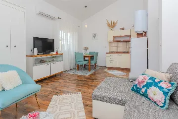 Vir 1-Bedroom Apartment for Up to 4 Guests