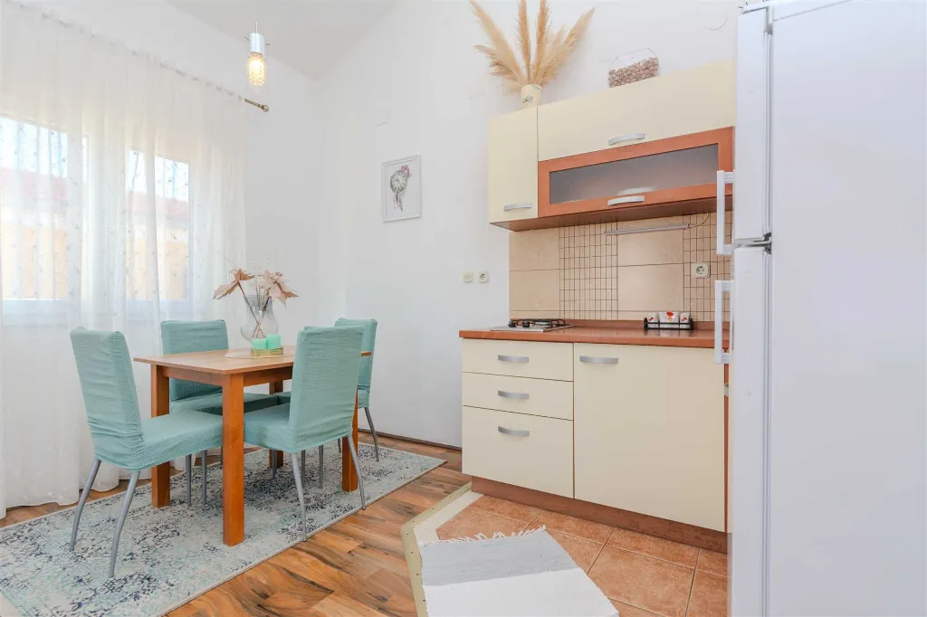 Vir 1-Bedroom Apartment for Up to 4 Guests