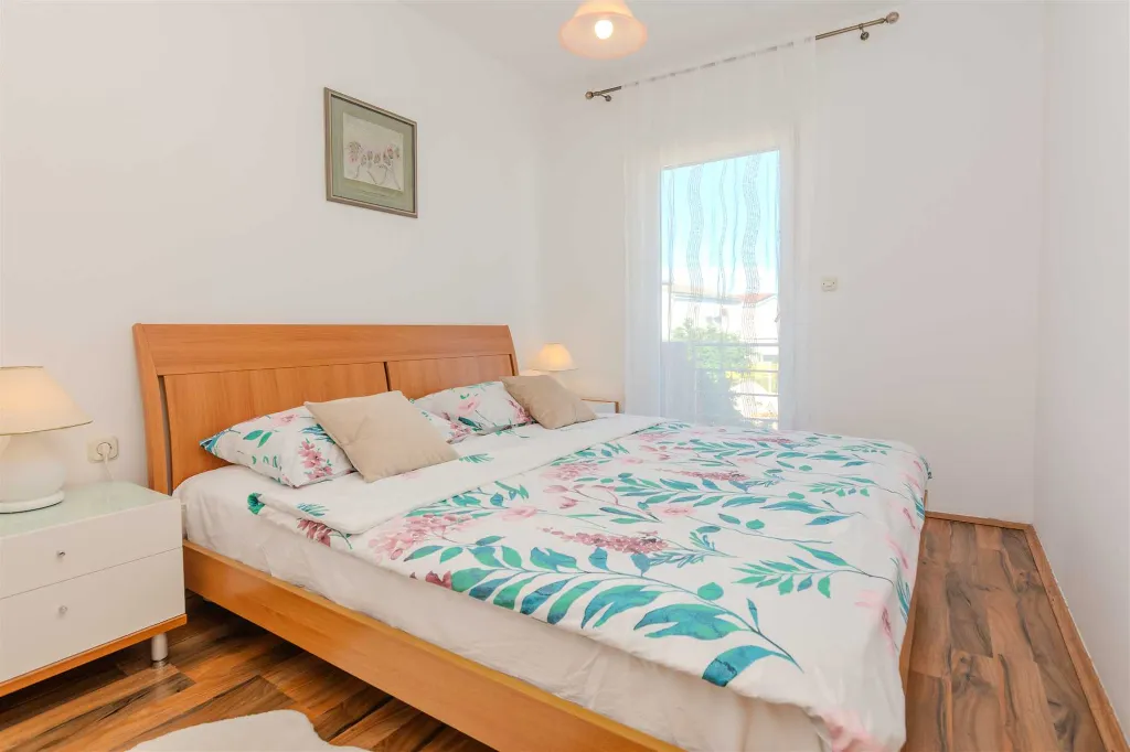 Vir 1-Bedroom Apartment for Up to 4 Guests