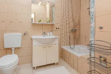 Vir 1-Bedroom Apartment for Up to 4 Guests