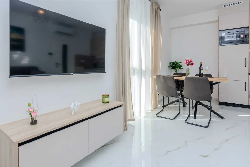 2-Bedroom Apartment in Vir for 4 Guests