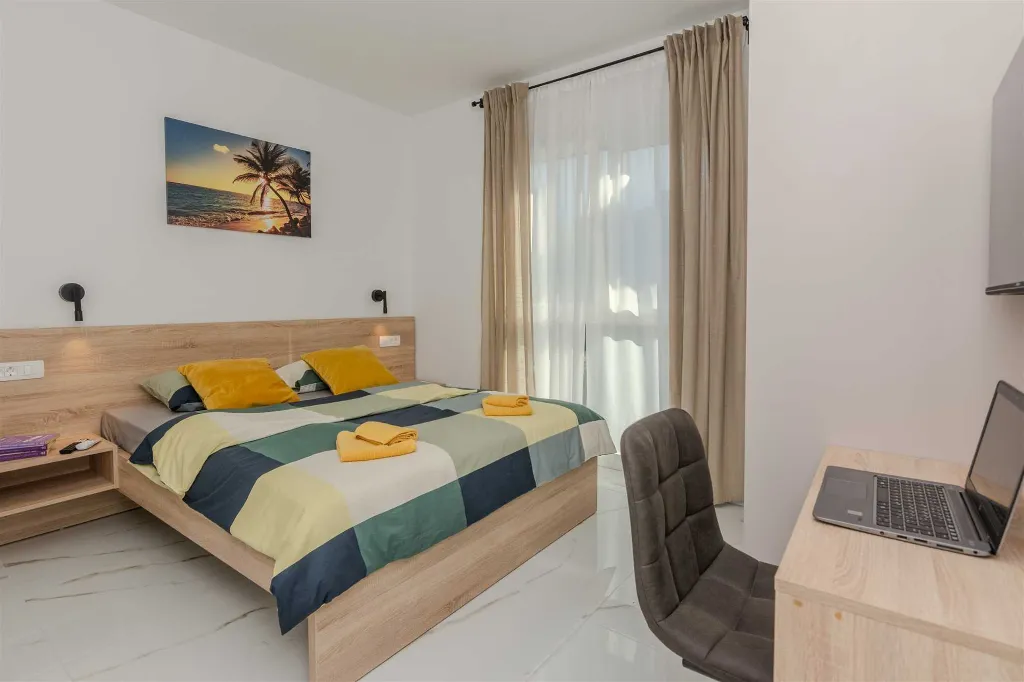 2-Bedroom Apartment in Vir for 4 Guests